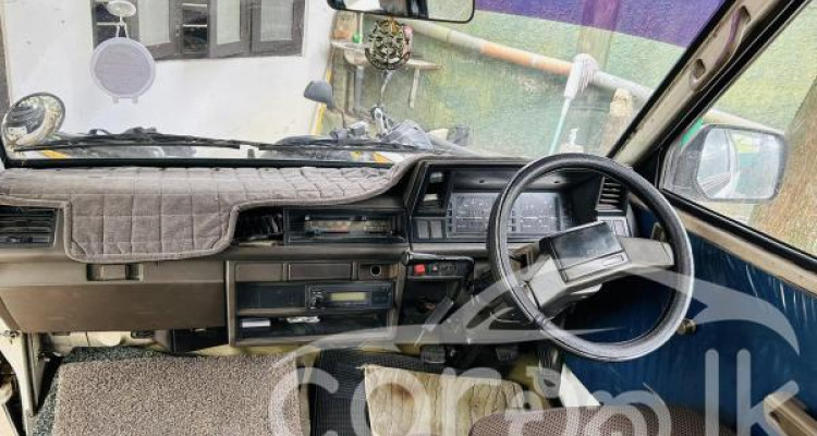 NISSAN VANETTE 1986