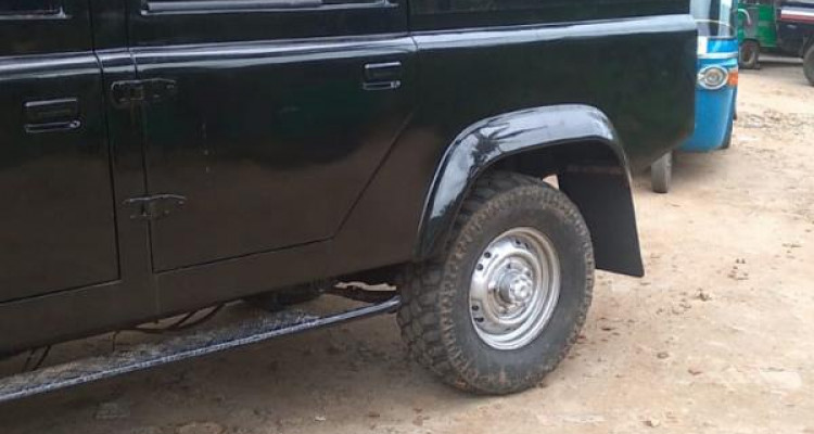 MAHINDRA BOLERO DEFENDER 2011