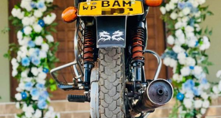 BAJAJ CT100 2013