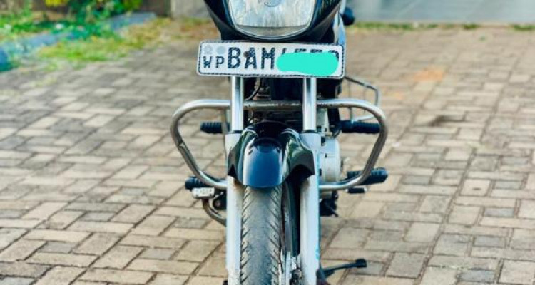 BAJAJ CT100 2013