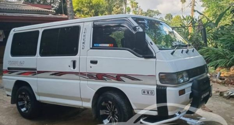 MITSUBISHI DELICA PO5 1995