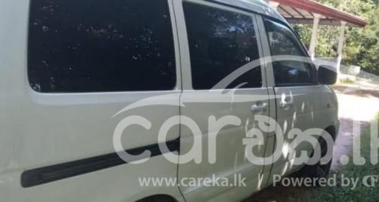 TOYOTA NOAH KR42 2001