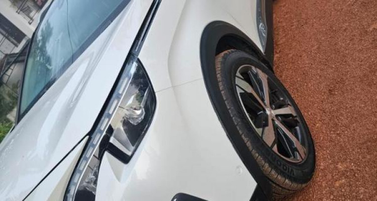 PEUGEOT 5008 2019