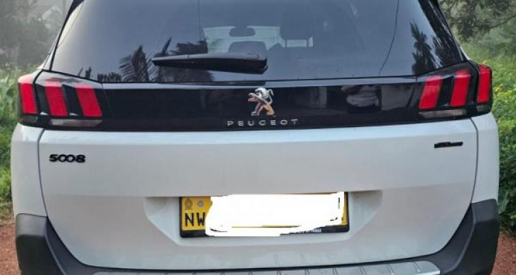 PEUGEOT 5008 2019