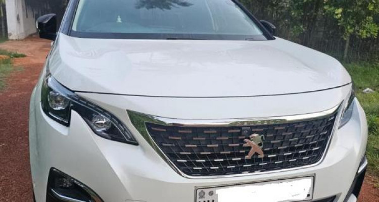 PEUGEOT 5008 2019