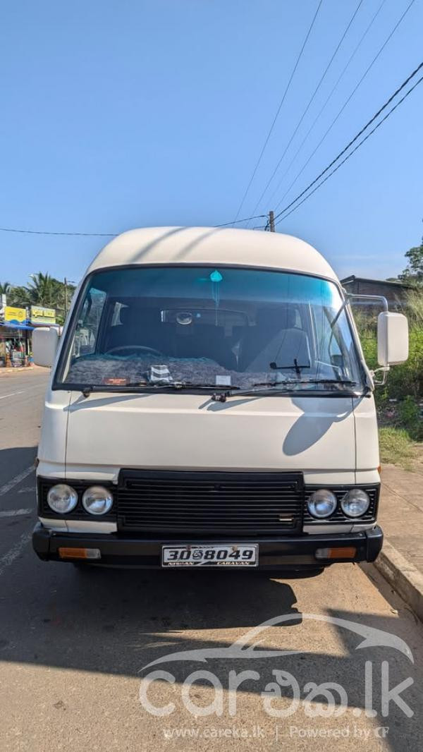 NISSAN CARAVAN 1980