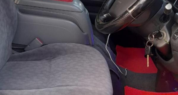 TOYOTA HIACE KDH 200 2006