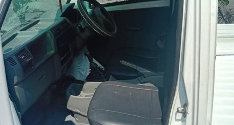 NISSAN U71 2003
