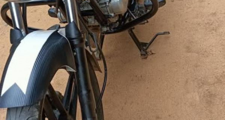 BAJAJ V15 2016