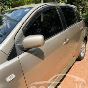 TOYOTA IST 2003