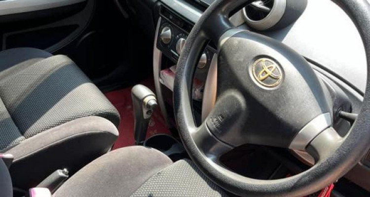 TOYOTA IST 2003