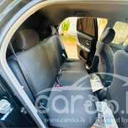 TOYOTA VITZ 2010