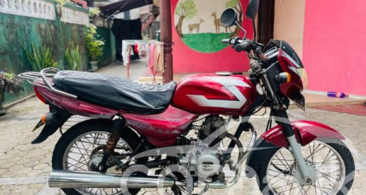 BAJAJ CT100 2013