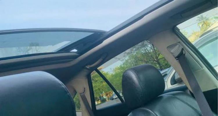 TOYOTA HARRIER 2010