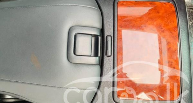 TOYOTA HARRIER 2010
