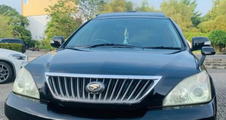 TOYOTA HARRIER 2010