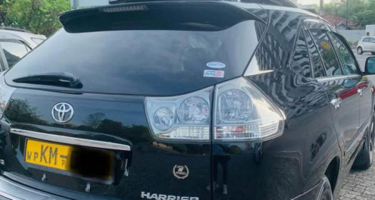 TOYOTA HARRIER 2010