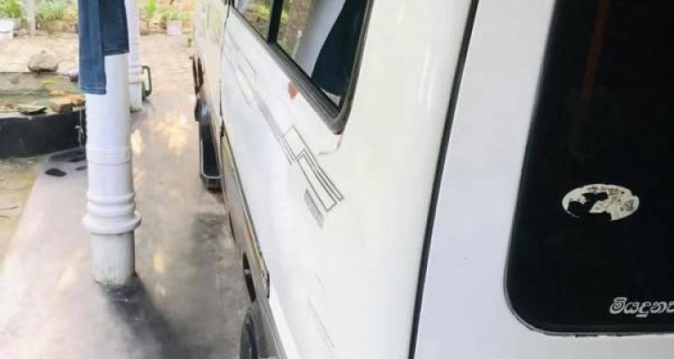 NISSAN CARAVAN 1983