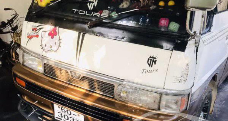 NISSAN CARAVAN 1983