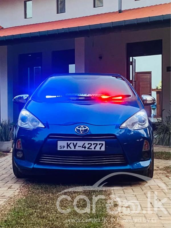 TOYOTA AQUA 2012