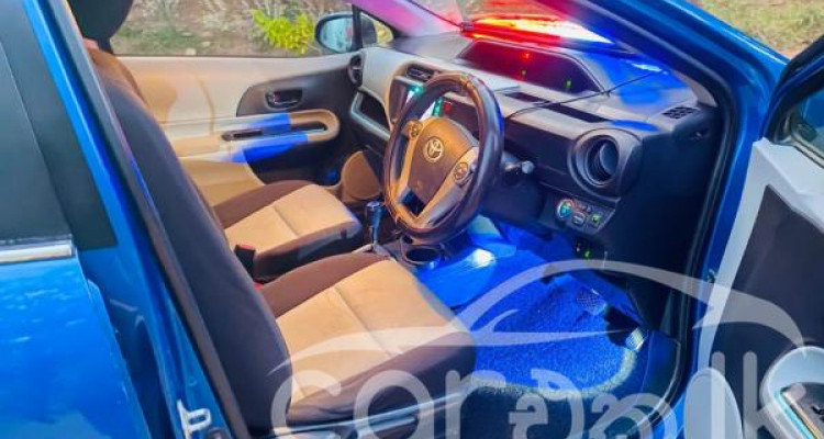 TOYOTA AQUA 2012