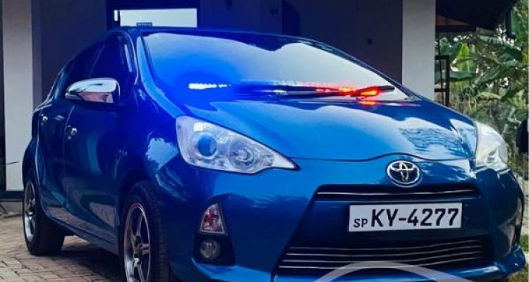 TOYOTA AQUA 2012