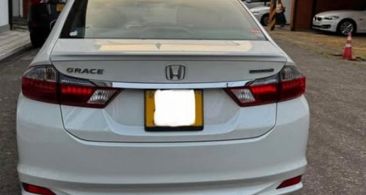 HONDA GRACE 2015