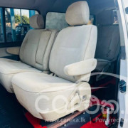 NISSAN CARAVAN 2001