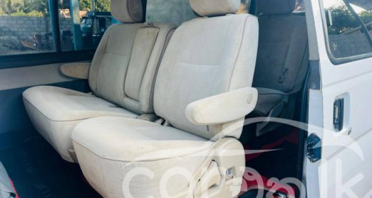 NISSAN CARAVAN 2001