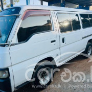 NISSAN CARAVAN 2001
