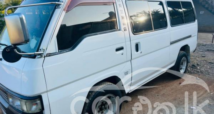 NISSAN CARAVAN 2001