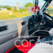 NISSAN CARAVAN 2001