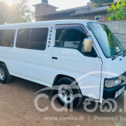 NISSAN CARAVAN 2001