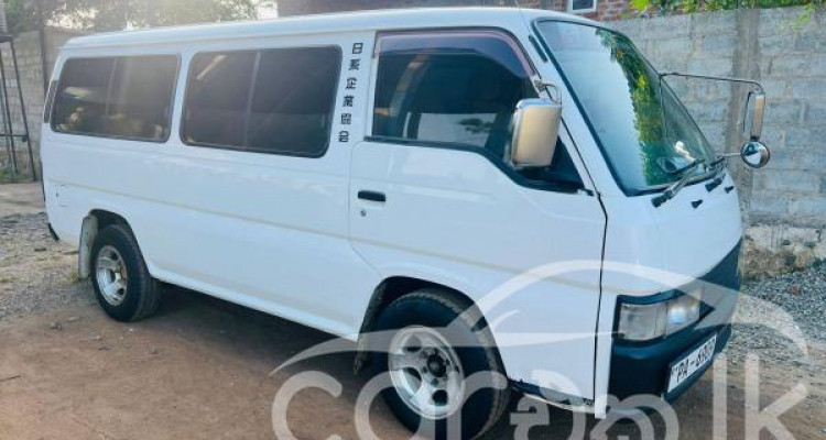 NISSAN CARAVAN 2001