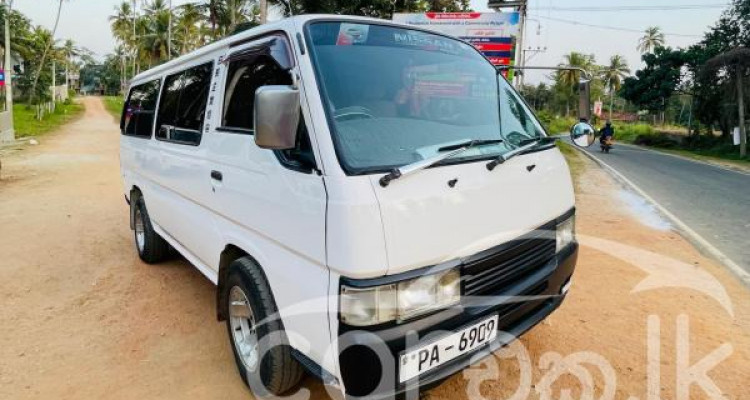 NISSAN CARAVAN 2001