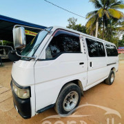 NISSAN CARAVAN 2001