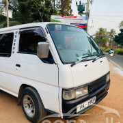 NISSAN CARAVAN 2001