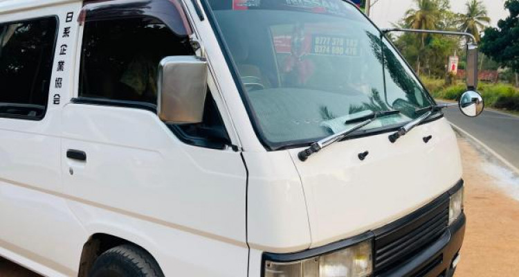 NISSAN CARAVAN 2001