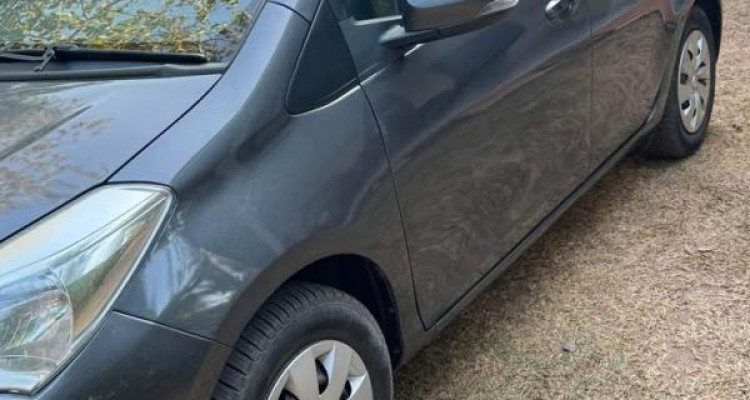 TOYOTA VITZ 2017