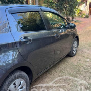 TOYOTA VITZ 2017
