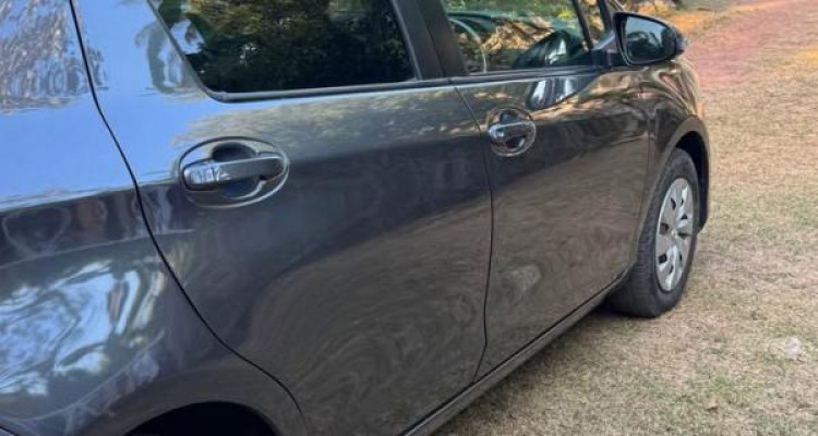 TOYOTA VITZ 2017
