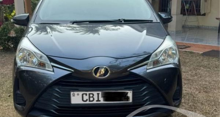 TOYOTA VITZ 2017