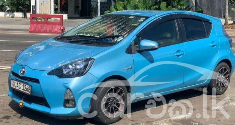 TOYOTA AQUA 2012