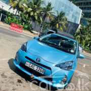 TOYOTA AQUA 2012