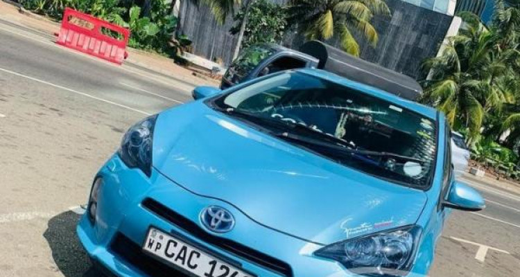 TOYOTA AQUA 2012