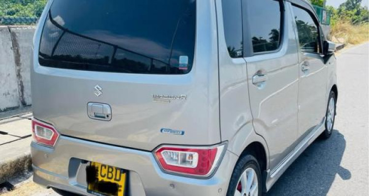 SUZUKI WAGON R PREMIUM 2018