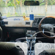 NISSAN TRAD SUNNY 1989