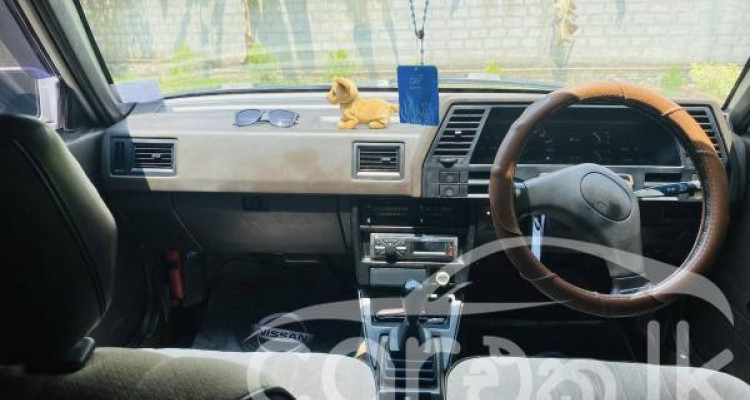 NISSAN TRAD SUNNY 1989