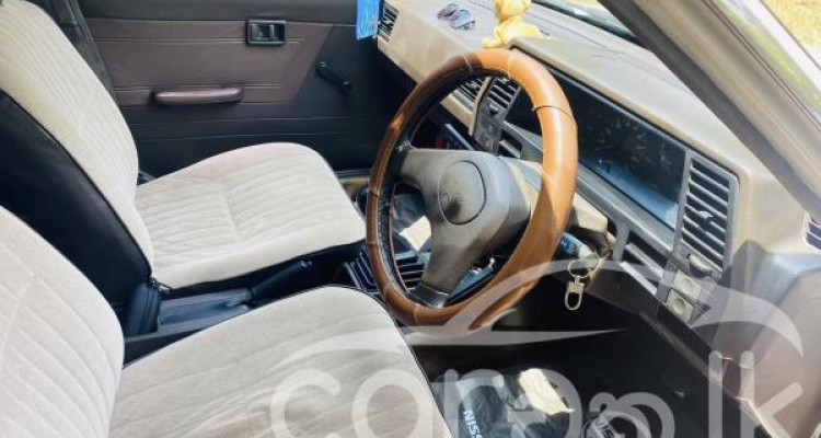 NISSAN TRAD SUNNY 1989