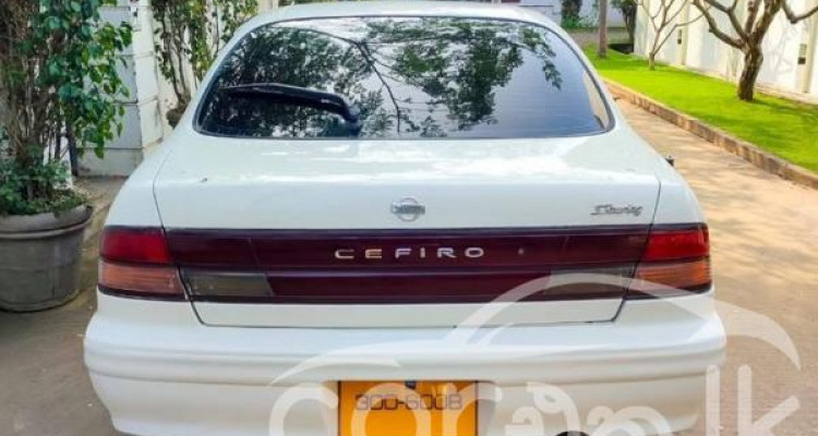NISSAN CEFIRO 1995